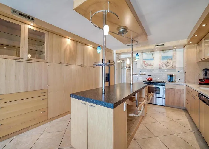 Harbour Light Towers 505 Apartment